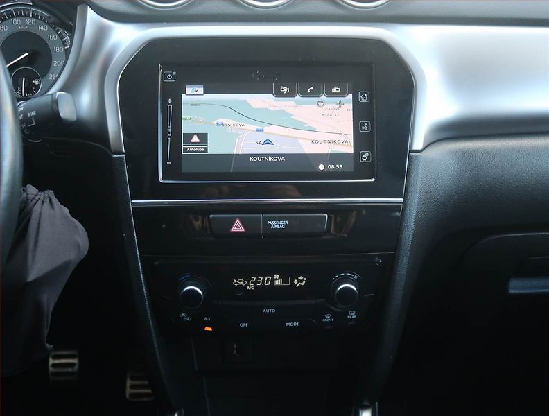 Suzuki Vitara (2021) Premium 1.4 BoosterJet, 4X4 - fotka 12 z 22