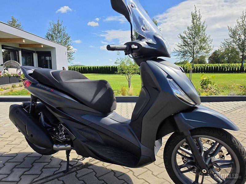 Piaggio Beverly 300 S (2025) - fotka 10 z 20