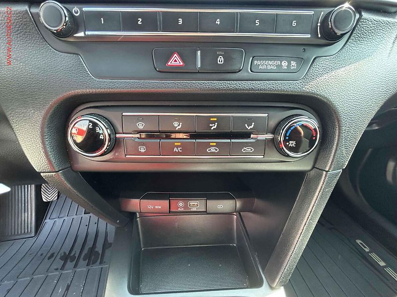 Kia Ceed (2018) 1.4 CVVT, ČR, AC, temp - fotka 14 z 17