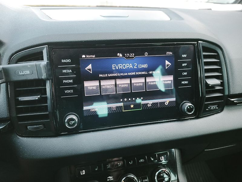 Škoda Karoq (2023) S-line 2.0 TSI 140 kW 4x4 DSG - fotka 17 z 27