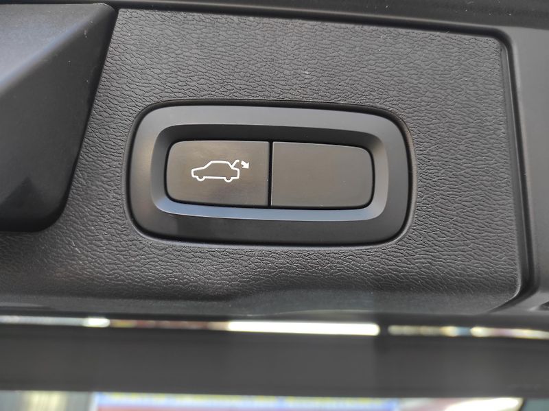 Volvo XC60 2,0 D3 Drive-E, Momentum Pro - fotka 39 z 41