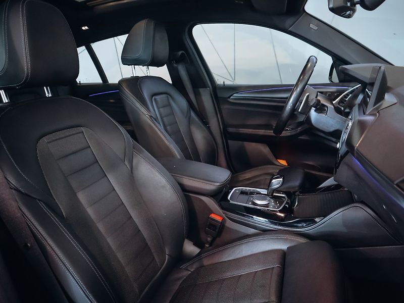 BMW X4 30d xDrive - fotka 23 z 27