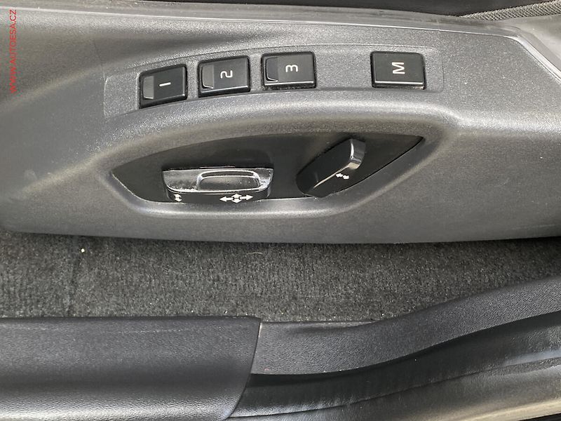 Volvo XC60 (2012) 2.4 D3 AWD, Summum, AT, +ALU - fotka 12 z 19