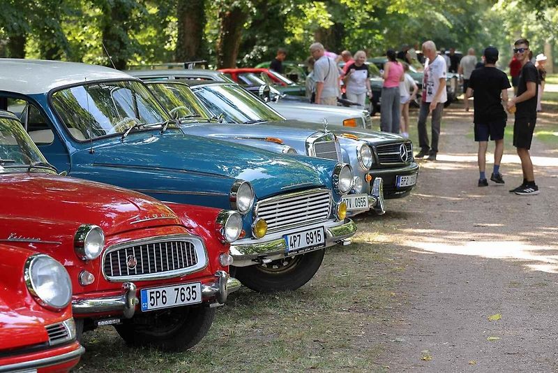 Veteránská Jízda Jiřího Kristiána Lobkowicze a výstava historických vozidel v Křimicích.