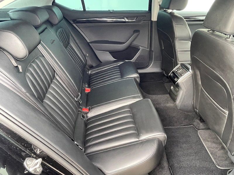 Škoda Superb (2018) 2.0 TDI / 140 kW DSG 4x4 L&K - fotka 11 z 30