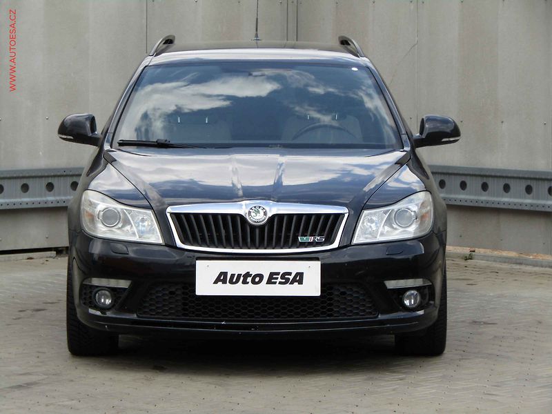 Škoda Octavia (2010) 2.0 TDi, RS, navi - fotka 2 z 17