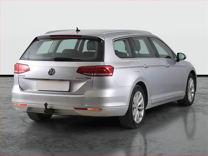 Volkswagen Passat (2015) 2.0 TDI, Automat, Navi - fotka 5 z 18
