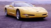 Chevrolet Corvette C5: Pátá generace americké Vette je sice v našem výběru dost možná nejdražším vozem. Ovšem co je nějakých 470 tisíc proti tomu, že si o vás nezúčastnění pozorovatelé pomyslí, že řídíte supersport za miliony.
