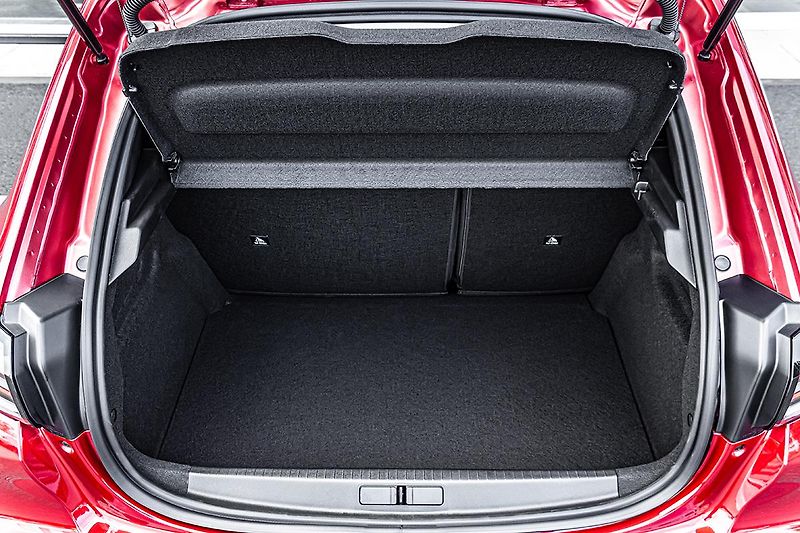 Peugeot 208 (2025) 1,2 ALLURE PureTech 100 S&S MA - fotka 9 z 19
