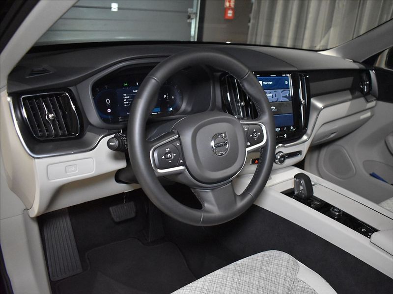 Volvo XC60 2,0 B5 AWD CORE BLIS,Bezklíč - fotka 13 z 25