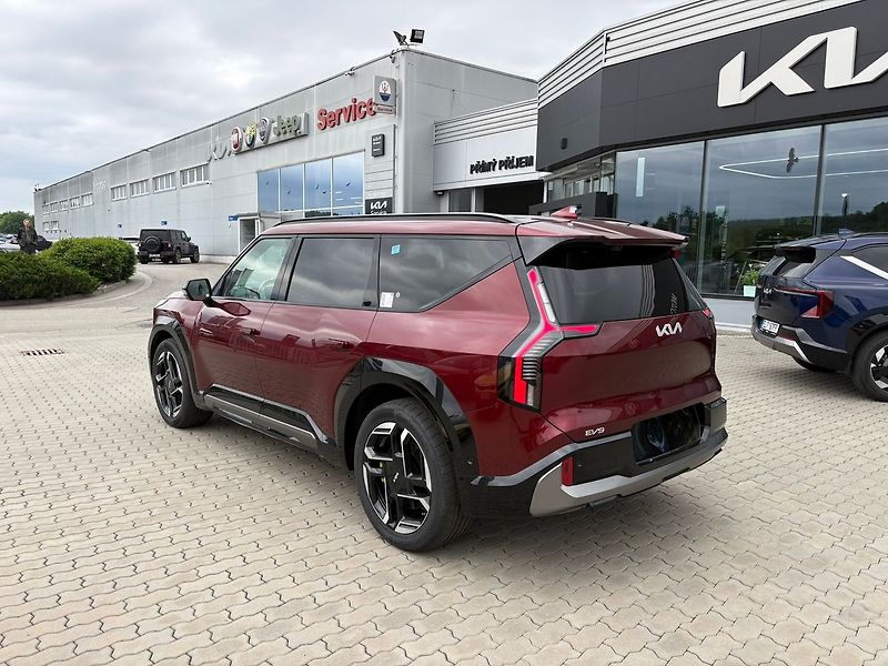 Kia EV9 (2025) 7P 4x4 GT 374 KW + 99,8 KWH MY - fotka 5 z 38