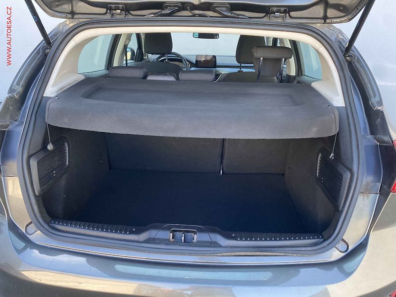 Ford Focus (2019) 1.0EB, Active, navi, park - fotka 7 z 17
