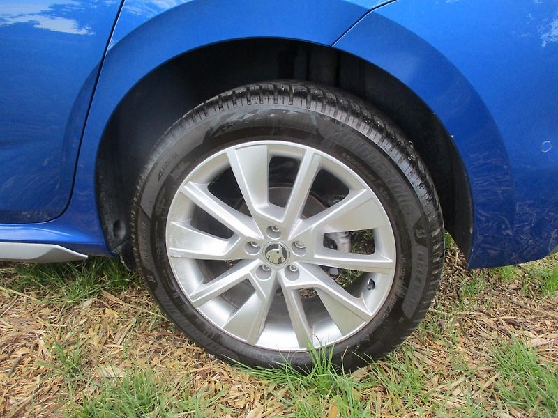 Škoda Kamiq 1.5TSi 110kW 7DSG STYLE PLUS - fotka 41 z 49