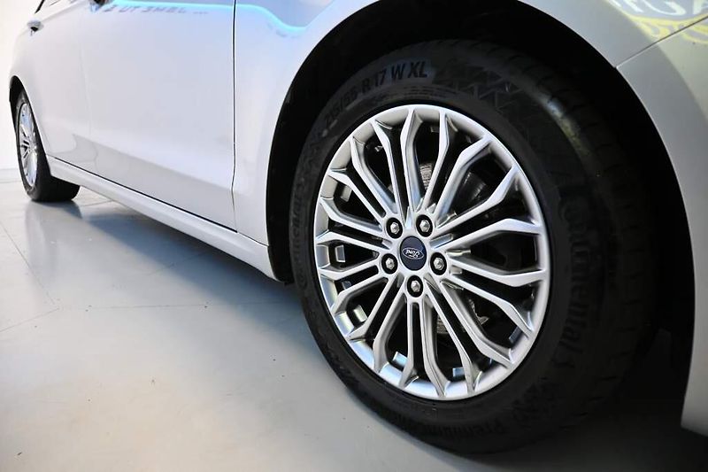 Ford Mondeo (2022) 2.0 LED SONY Tažné Kamera 8AT - fotka 35 z 37