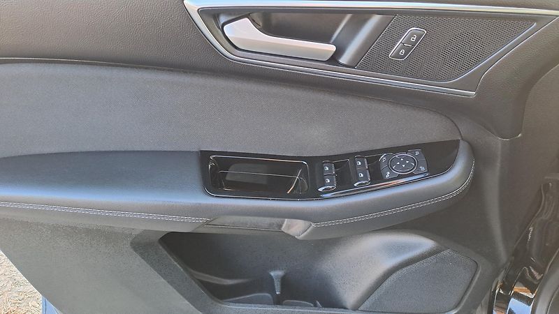 Ford S-MAX 2.0 EcoBlue Titanium REZERVACE - fotka 20 z 30