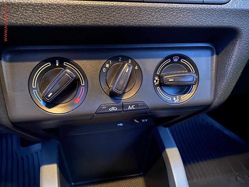 Škoda Fabia (2019) 1.0 TSi, 1.maj,ČR, Active, AC - fotka 13 z 15
