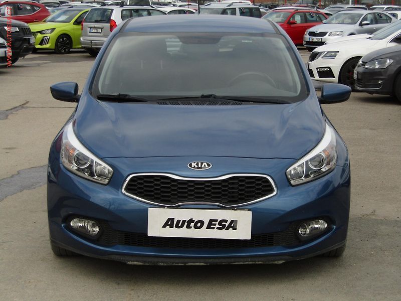 Kia Ceed (2012) 1.4 CRDi, ČR, AC, +kola - fotka 2 z 16