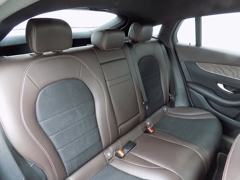 Mercedes-Benz GLC (2018) 250d/AMG Line/4-Matic/ČR/DPH/ - fotka 17 z 40