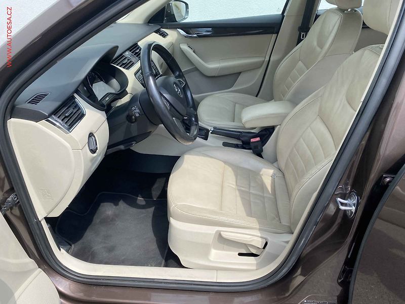 Škoda Octavia (2013) 1.8 TSi, ČR, DSG, bixen, kůže - fotka 9 z 17