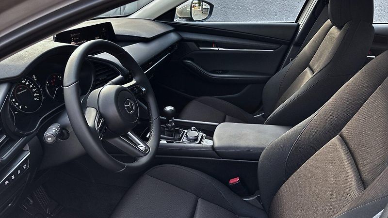 Mazda 3 (2026) 2.5 G140 Prime-line MT Sedan - fotka 3 z 16