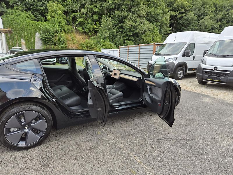 Tesla Model 3 STANDART RANGE 208kw SOH 94% - fotka 17 z 49