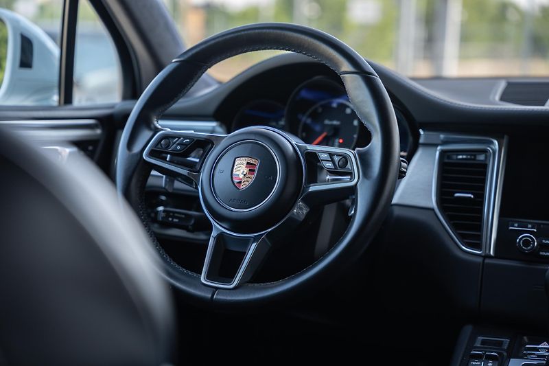 Porsche Macan (2018)  3.6 Turbo Performance & Black - fotka 12 z 21