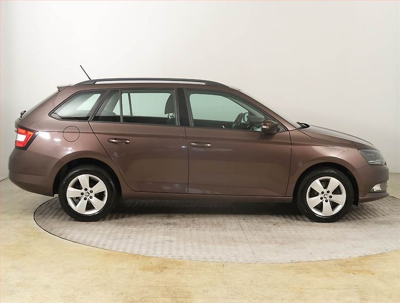 Škoda Fabia (2015) Style 1.2 TSI, ČR,1.maj - fotka 6 z 19
