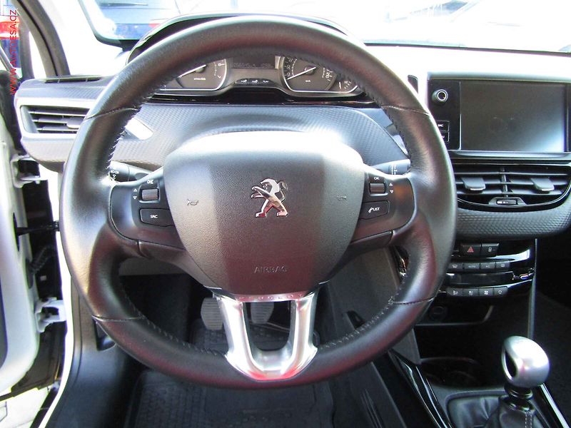 Peugeot 2008 (2019) 1.2 PT, 2.maj,ČR, Navi, park - fotka 19 z 20
