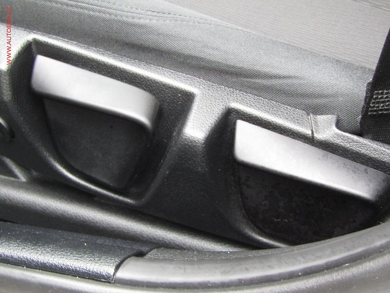 BMW Řada 3 (2019) 2.0 D 318d, LED, autoAC - fotka 11 z 21