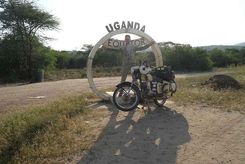 Martin Magnuesk porvádí Čechy po Ugandě na malých motorkách
