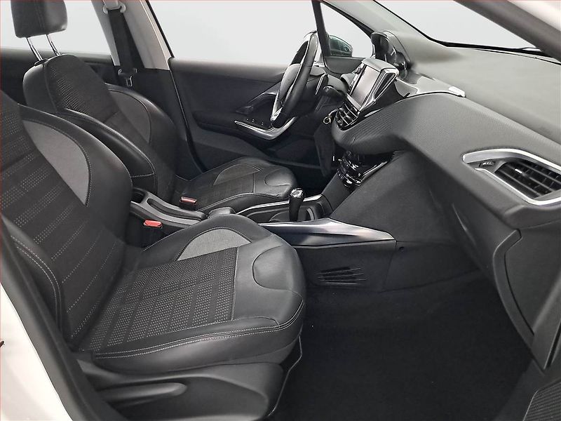 Peugeot 2008 (2014) 1.6 e-HDi, Automat, Tempomat - fotka 9 z 17