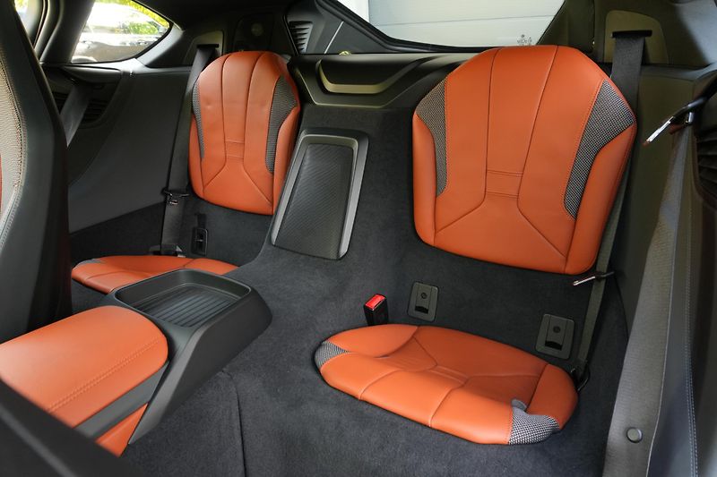 BMW i8 Coupe, Facelift, Lasery - fotka 25 z 28