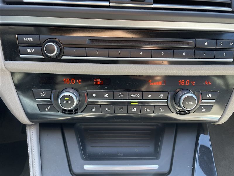 BMW Řada 5 3,0 d 180kw Manuál Luxury 2maj - fotka 21 z 31