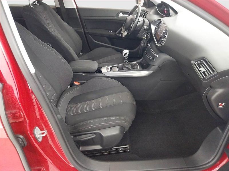 Peugeot 308 (2016) 2.0 BlueHDi, Navi, Tempomat - fotka 9 z 14