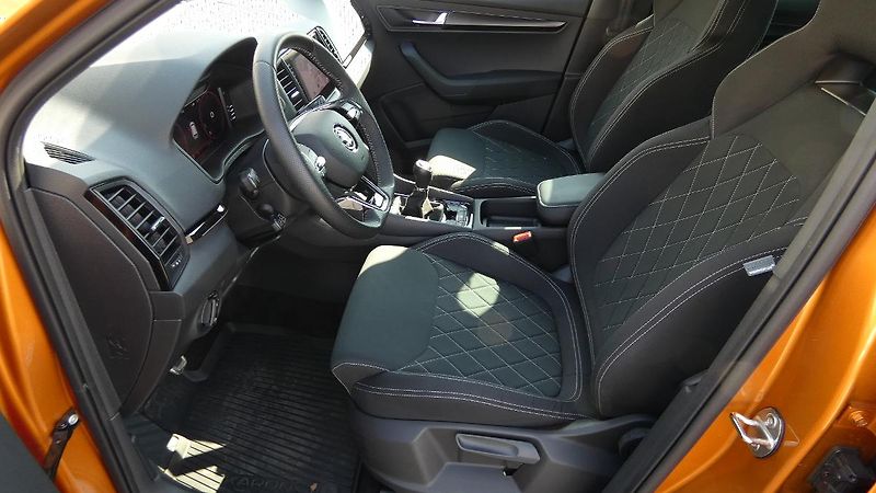 Škoda Karoq 1,5 TSI Sportline - fotka 19 z 23