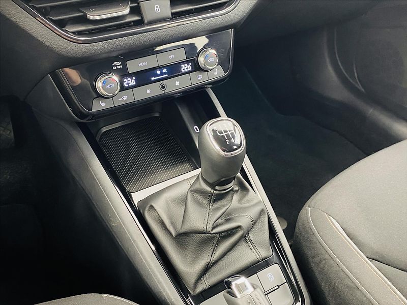 Škoda Scala 1,0 TSI 85kW Selection - fotka 17 z 24