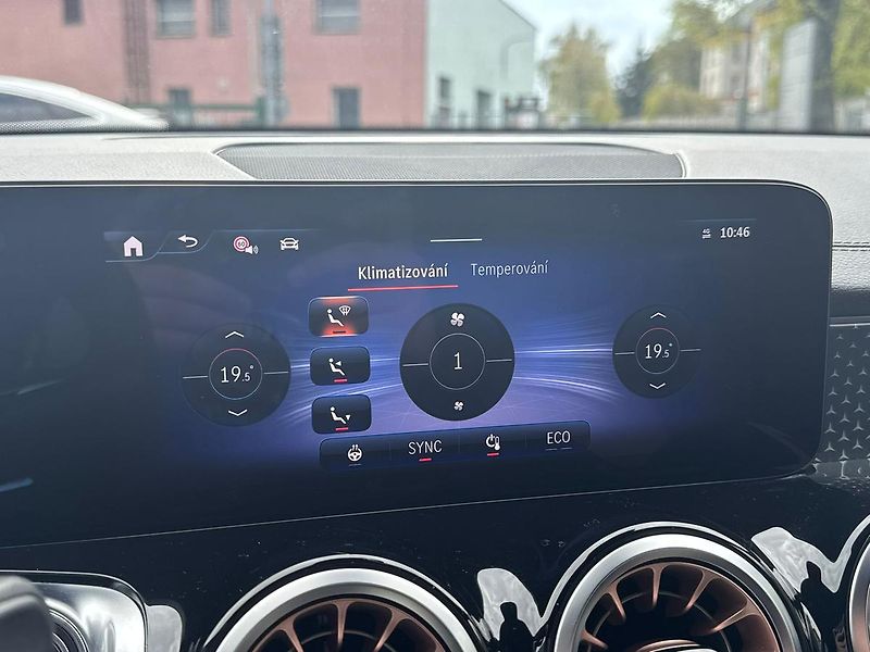 Mercedes-Benz EQB (2024) 300 4MATIC - fotka 18 z 19