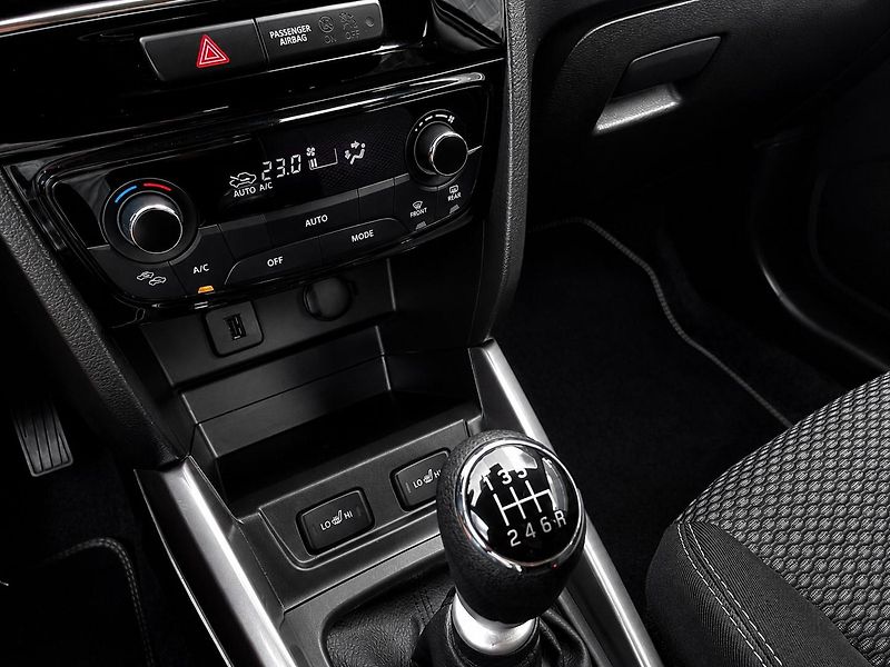 Suzuki Vitara (2021) 1.4 BoosterJet Hybrid - fotka 27 z 33