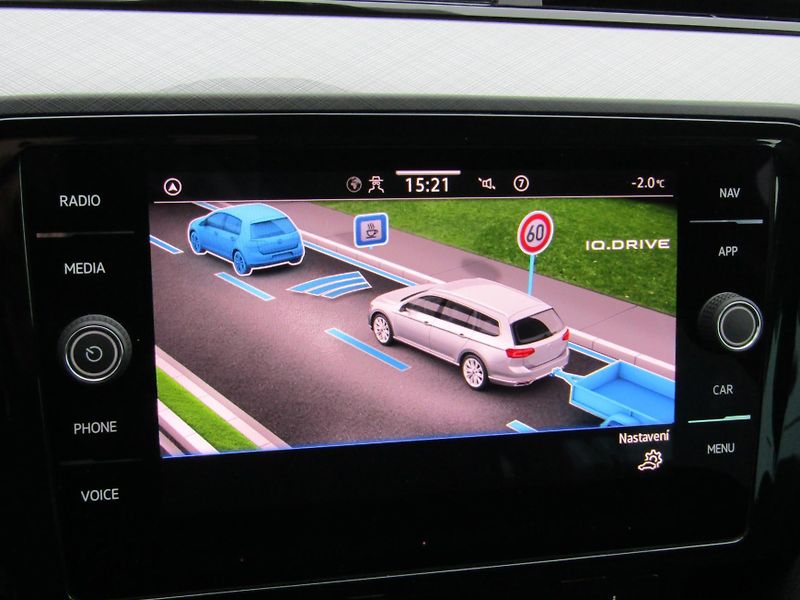 Volkswagen Passat Business 2.0 TDI 110KW DSG Var - fotka 29 z 30
