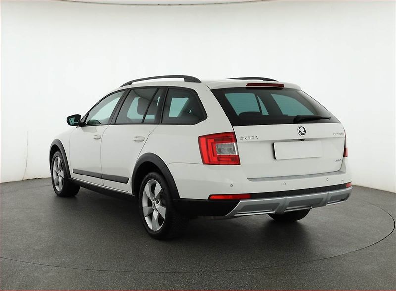 Škoda Octavia (2015) Scout 2.0 TDI, 4X4, Automat - fotka 4 z 19