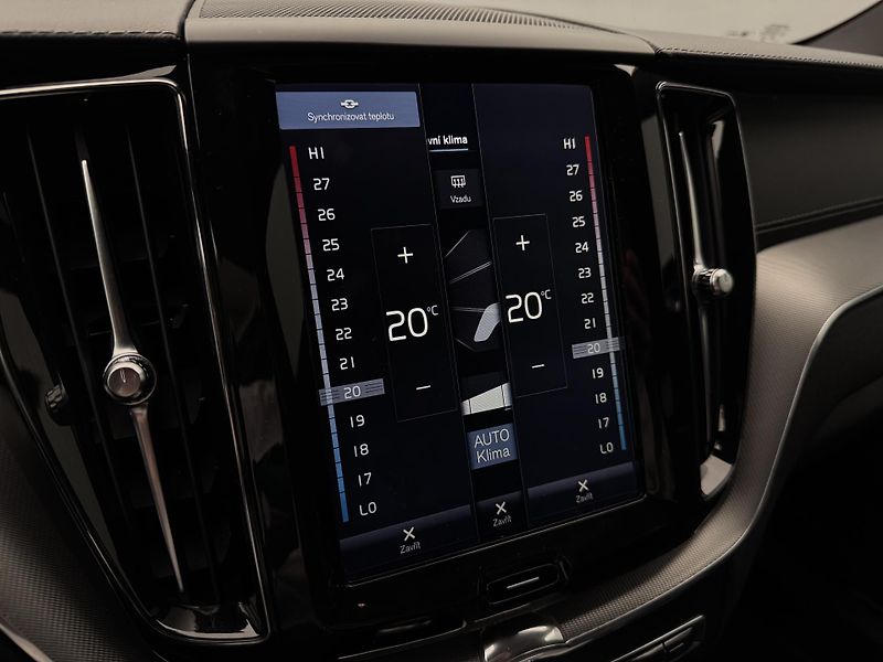 Volvo XC60 T8 AWD RECHARGE R-DESIGN AUT - fotka 41 z 51