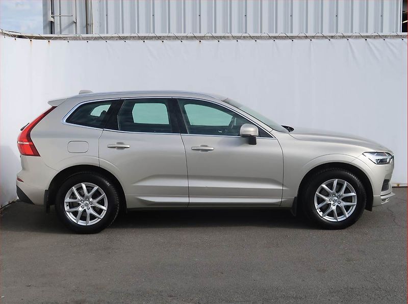 Volvo XC60 (2018) Momentum D4 AWD, 4X4,Automat - fotka 6 z 23
