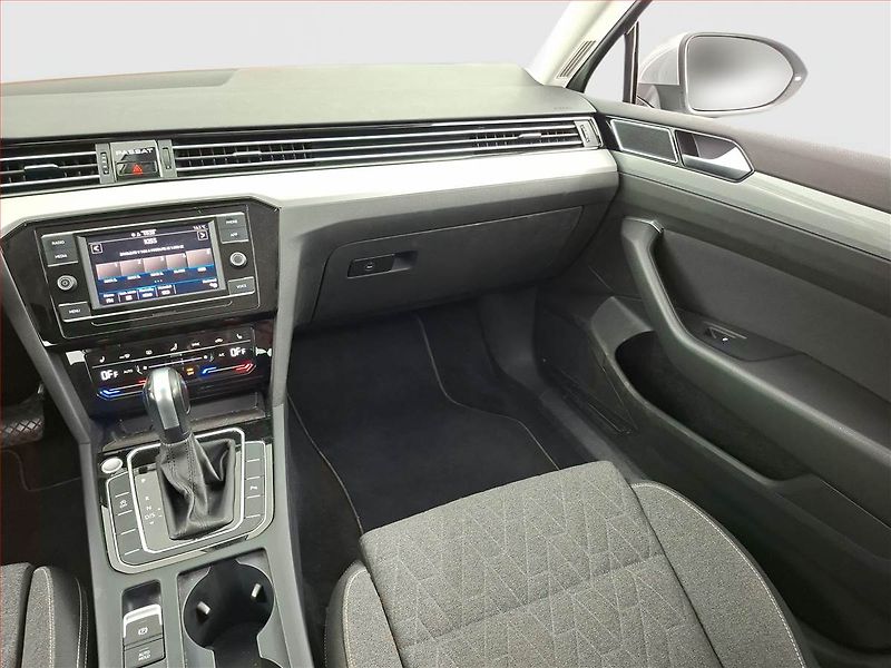Volkswagen Passat (2022) 2.0 TDI - fotka 8 z 16
