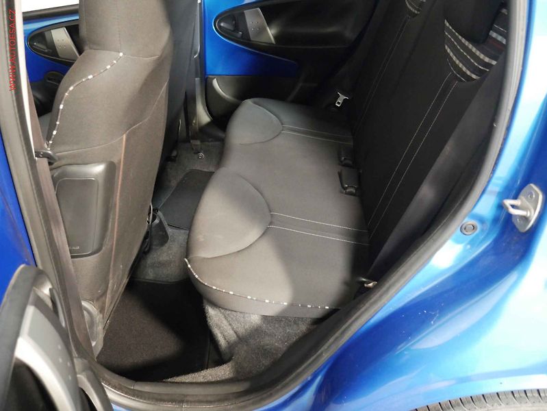 Citroën C1 (2012) 1.0i, 1.maj, AC, el. výbava - fotka 10 z 16