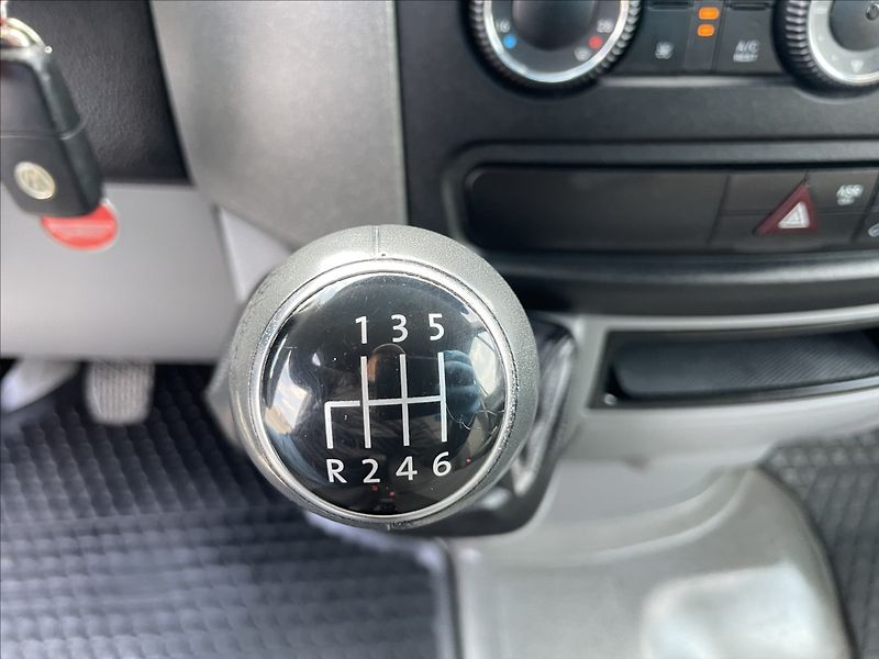 Volkswagen Crafter 2,0 TDi 120kw polointegrovaný - fotka 12 z 42