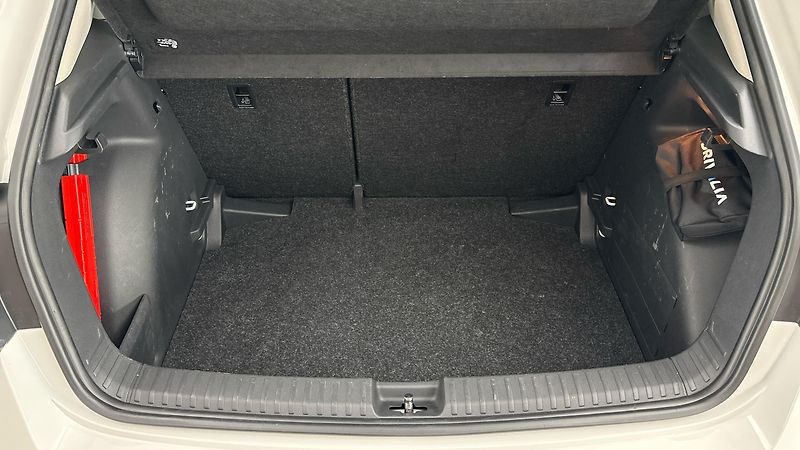 Škoda Fabia 1.0 TSI Ambition - fotka 17 z 24