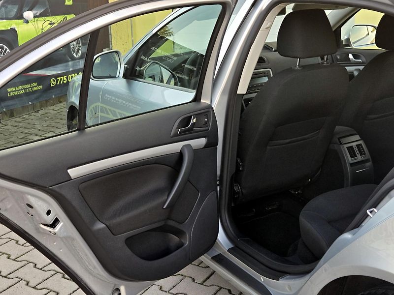 Škoda Octavia 1,2TSi Amb. *SERV.KNÍŽKA*      - fotka 17 z 39