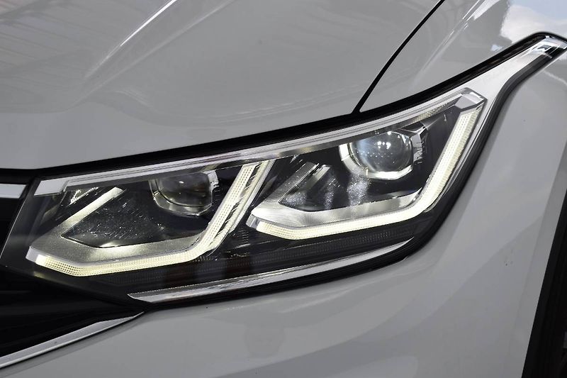 Volkswagen Tiguan (2022) 1.5TSI 110kW Manuál,LED - fotka 22 z 23
