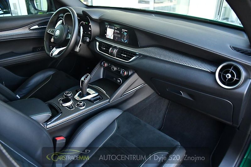 Alfa Romeo Stelvio 2.9 V6 Bi-T 520PS QUADRIFOGLIO - fotka 15 z 56