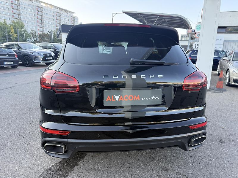 Porsche Cayenne 3.0 D Platinum Edition - fotka 7 z 42